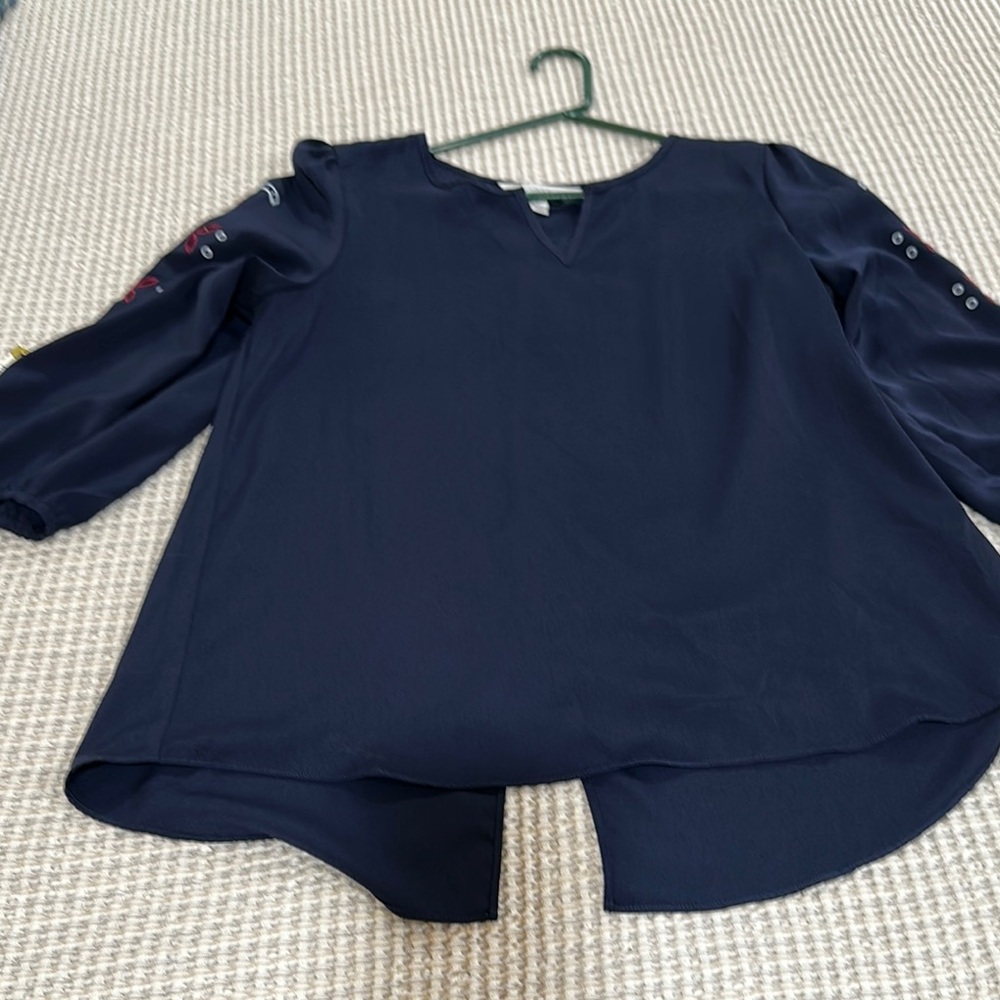 Market and Spruce navy with red and blue embroidery on sleeves top like new